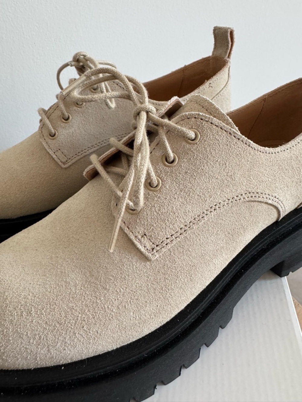 & Other Stories Beige Suede Lace-Up Women's Oxford Shoes with Chunky Black Sole - Picture 5 of 11